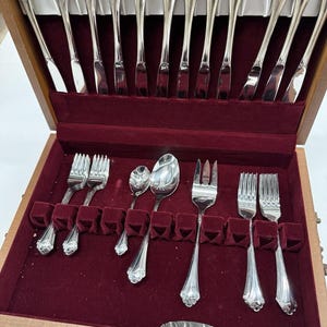 40 Piece Stainless By Oneida Cutlery Flatware In Wooden Box .