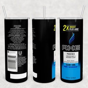 Pode incluir: Um copo preto e azul de 20 oz com um canudo. O copo apresenta o logotipo da Axe e o texto "Phoenix Crushed Mint & Rosemary Scent Body Wash Clean + Cool Propre + Rafraichissant 3.35 fl oz / 99 ml".