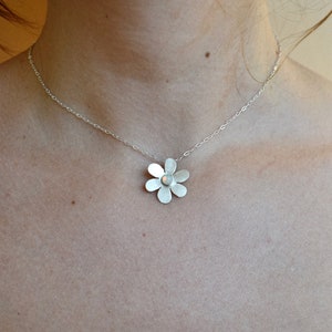 Dainty Daisy Necklace with Opal, Woodstock Festival Statement Jewelry, 60s / 70s Flower Power, Retro & Vintage-Inspired image 4