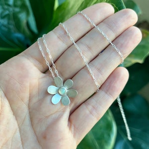 Dainty Daisy Necklace with Opal, Woodstock Festival Statement Jewelry, 60s / 70s Flower Power, Retro & Vintage-Inspired image 9