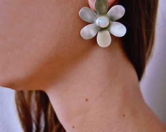 ピアス [VINTAGE HOLLYWOOD] Shine Daisy Earrings VINTAGE HOLLYWOOD] Shine Daisy Earrings (VINTAGE HOLLYWOOD