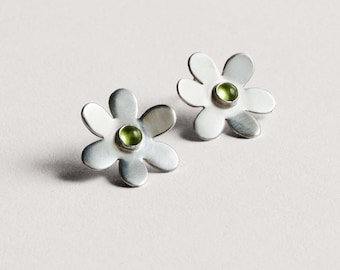 Pendientes Willow Avalon Collection x Lil' Daisy - Exclusivos de Etsy Festival Shop - Pendientes de plata de ley hechos a mano con peridoto verde
