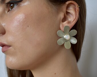 【VINTAGE HOLLYWOOD】Nature Daisy Earrings☆送料関税込 3color Vivid Daisy Earrings [VINTAGE HOLLYWOOD] 正規品