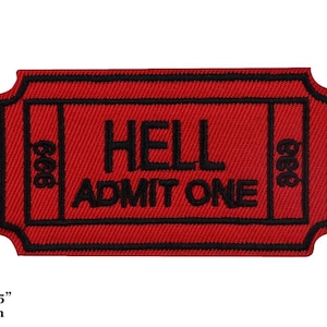 Może przedstawiać: Czerwona łatka z tkaniny z czarnymi szwami w kształcie biletu. Bilet zawiera napis "HELL ADMIT ONE" czarnymi literami.
