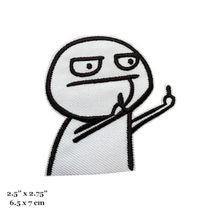 Puede incluir: Parche bordado en blanco y negro de un figurín levantando el dedo medio con una expresión sarcástica. El parche mide 6,5 cm por 7 cm.