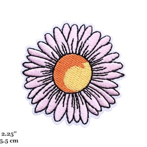 Broderad stryklapp med tusenskönor och växter