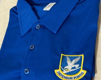 Polo Team 365 avec emblème des forces de sécurité de l'USAF