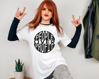 Camiseta People Over Profit, Camisa Unisex Derechos Humanos, Camiseta Justicia Social, Camisa Activista, Poder para el Pueblo, Camisa Socialista, Progresista