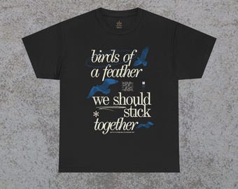 Camiseta unisex de algodón grueso con estampado "Birds of a Feather"