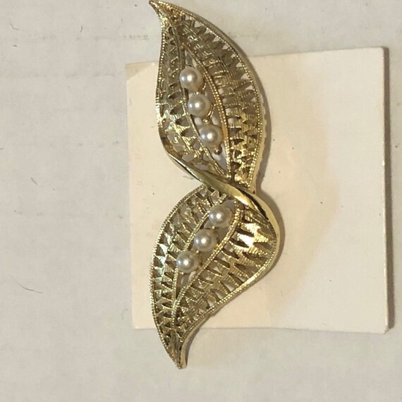 Embellished Spiral Leaf Metal Gold Faux Pearl Broo