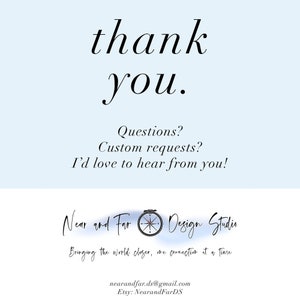 Pu&ograve; includere: Un cartoncino azzurro con testo nero che recita: thank you. Questions? Custom requests? I'd love to hear from you! Near and Far Design Studio con un'icona a bussola, Bringing the world closer, one connection at a time, nearandfar.ds@gmail.com, Etsy: NearandFarDS.