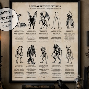 Puede incluir: Una lámina de arte mural enmarcada titulada A Field Guide to US Cryptids: A Taxonomic Survey, Antiquity-Present. El póster presenta ilustraciones en tinta negra de varios críptidos con texto descriptivo para cada uno, incluyendo Champ, Mothman y Bigfoot.