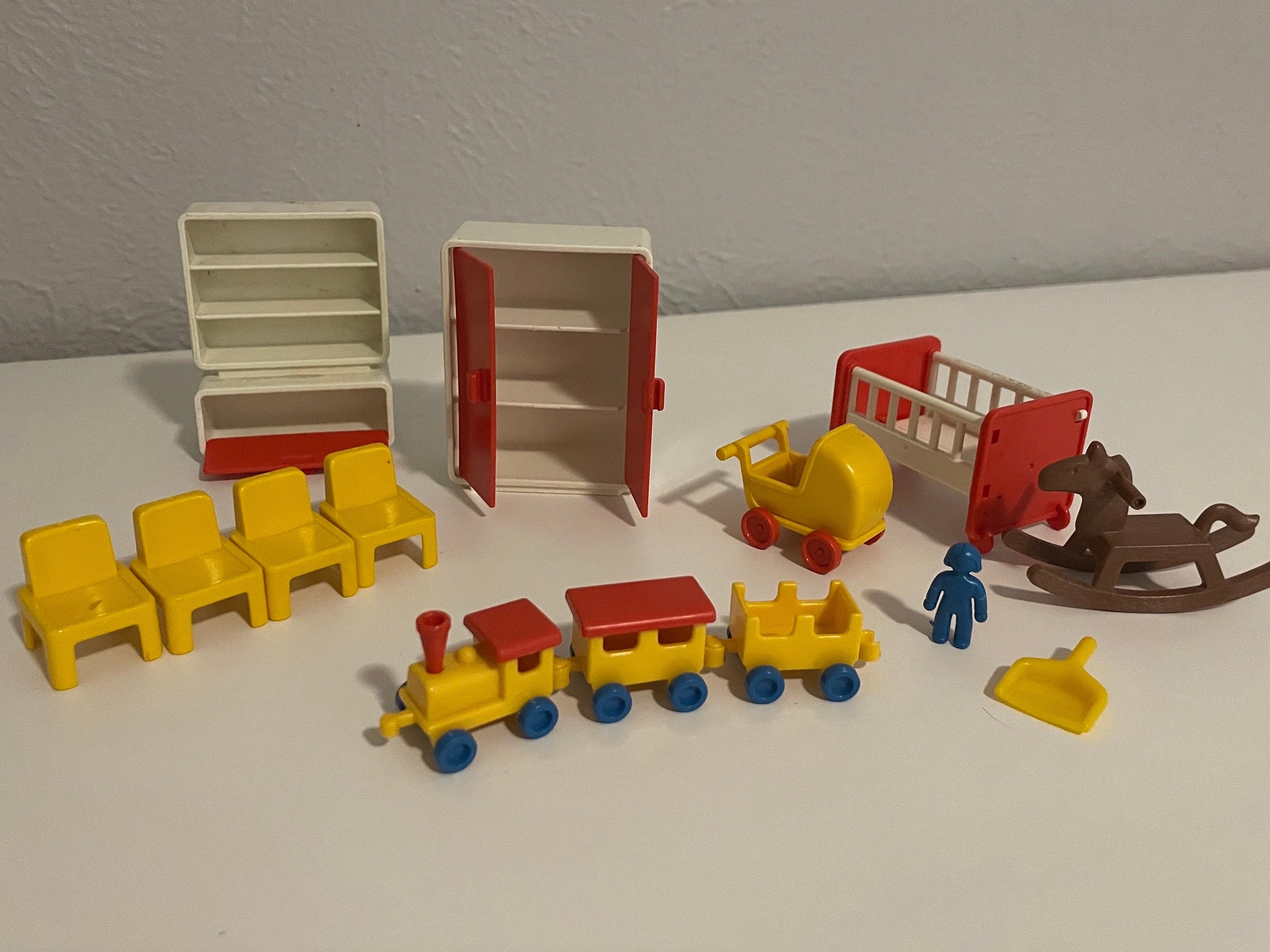 G Playmobil 4101 Stock Car w/Figures – HR Trains & Toys, Inc.
