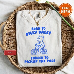 Born to Dilly Dally Comfort Colors® Shirt, lustiges Shirt, lustiges Spruch Shirt, Meme Shirt, lustiges Unisex Shirt, cooles Geschenk für Freunde