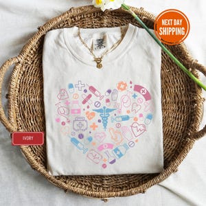 Medical Themed Heart Design T-Shirt, Cute Medical Icon Pattern Tee, Healthcare Professionals Graphic Shirt, Nurse Doctor Gift Top