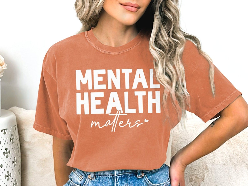 a woman wearing a t - shirt that says mental health matters
