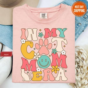 私の猫ママ時代のシャツ、かわいい猫好きのTシャツ、レトロなコンフォートカラー®Tシャツ、面白いペットママシャツ、美的猫グラフィックTシャツ
