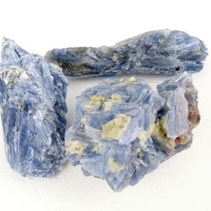 Naturel Brut Brut Bleu Kyanite Haute Qualité Taille Moyenne Lame Gorge Chakra