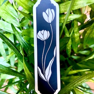Einfacher Tulip Schwarz Weiß Vinyl Aufkleber, Wasserflasche Aufkleber, Laptop Dekor, Blumenkunst