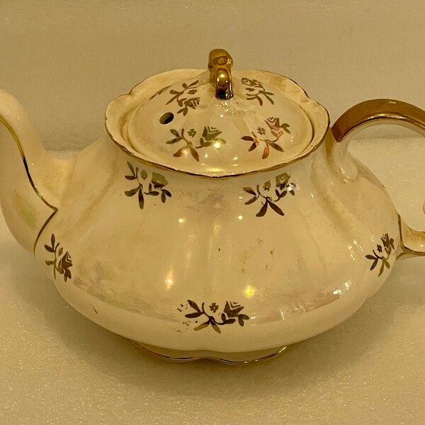 Teapot Vintage Ellgreave England Teapot Heatmaster Opalescent Gold 6” Tall 8”X5”