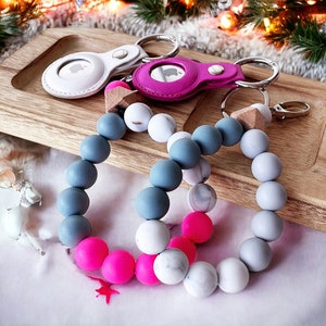 Pulsera con cuentas con llavero Airtag, llavero de pulsera, llavero de cuentas de silicona, llavero de mamá de mármol, llavero Airtag, soporte de Airtag blanco