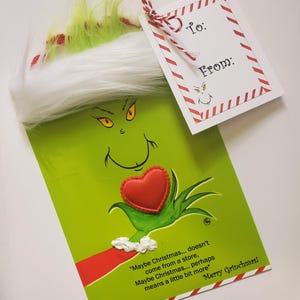Grinch mit einer Herzkarte Geschenk Sack Karte