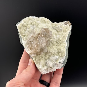 Gyrolitgeod med zeolit och diamantapofyllit
