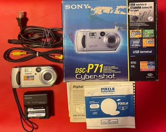 Sony Cyber Shot DSC-P93 Digital Camera - Silver / Smart Zoom 5.1MP