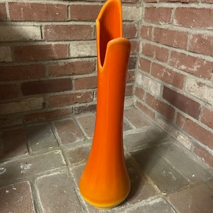 Vintage LE Smith mcm Bittersweet  smoothie Swung Vase 18 inches
