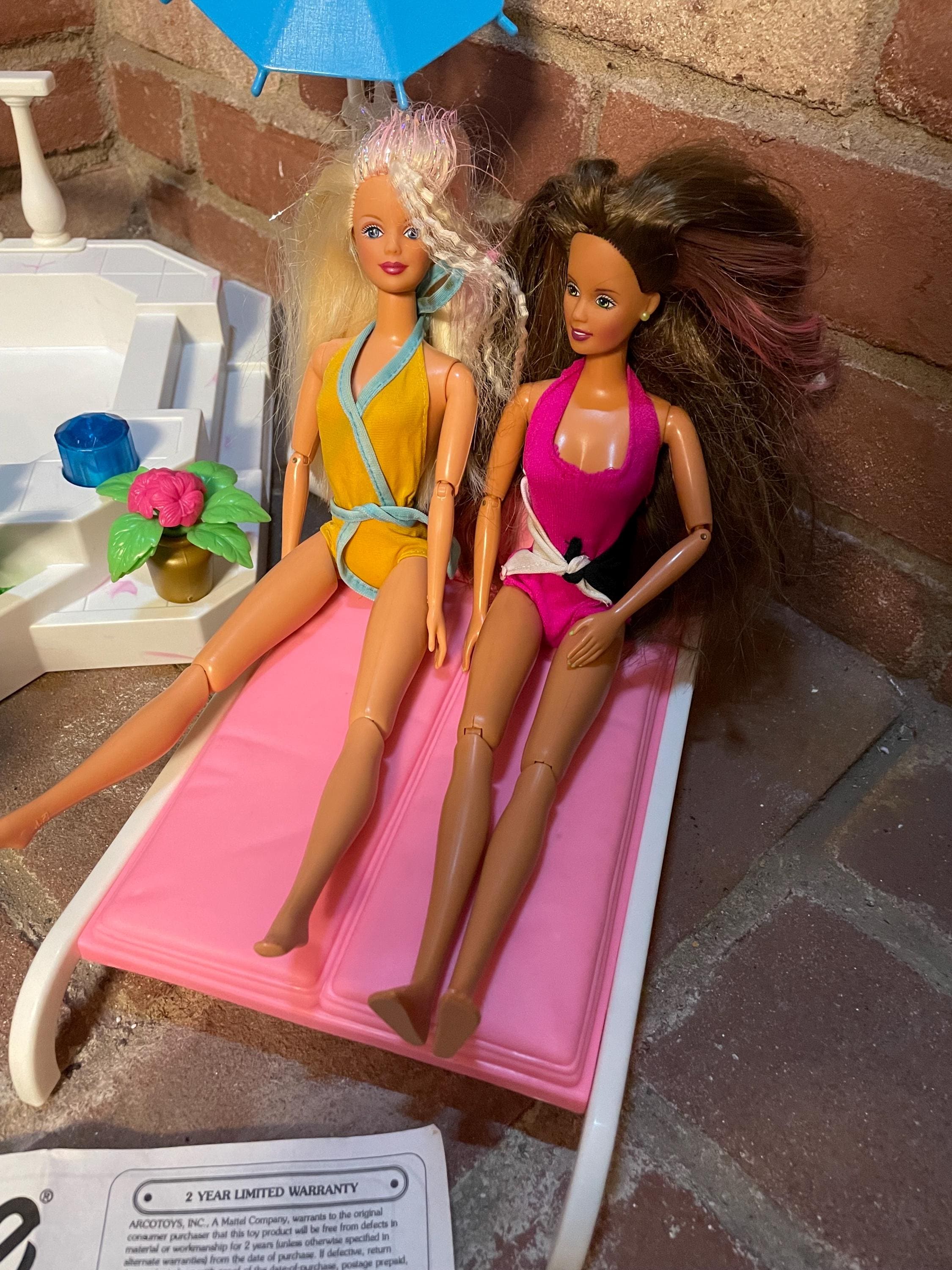 1996 Barbie Splash N' Color Bubbling Spa Complete With Extra Dolls