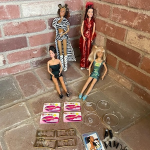 Vintage 1997 Spice girls dolls with accessories