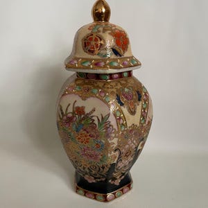 1900&#39;S Japanese Royal Satsuma Hand Painted Gold Gilded Ginger Jar With Lid