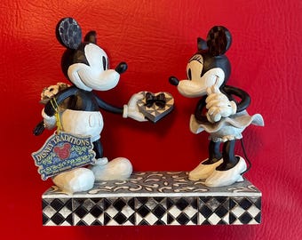 Vintage Jim Shore Disney Traditions Mickey & Minnie Mouse Real Sweethearts Figurine