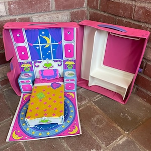 Vintage 1995 Fold-out Bedroom Pink Barbie Doll Fashion Carrying Case Sleepover