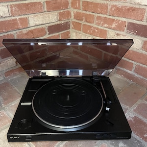 Vintage Sony stereo turntable / record player