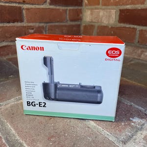 Canon battery grip model BG-E2 for canon 20D 30D 40D 50D cameras  BRAND NEW