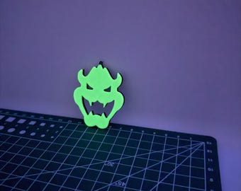 Decoración de Bowser que brilla en la oscuridad / Arte de pared de villano espeluznante de Mario / Decoración de fiesta de Halloween para gamers / Cabeza de Bowser