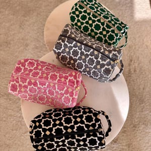 Trousse de toilette marocaine en tissu brodé – Pochette zippée artisanale – Idée cadeau femme