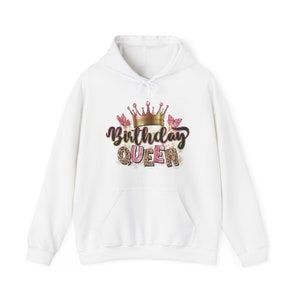 BIRTHDAY QUEEN Heavy Blend ™ Kapuzen-Sweatshirt