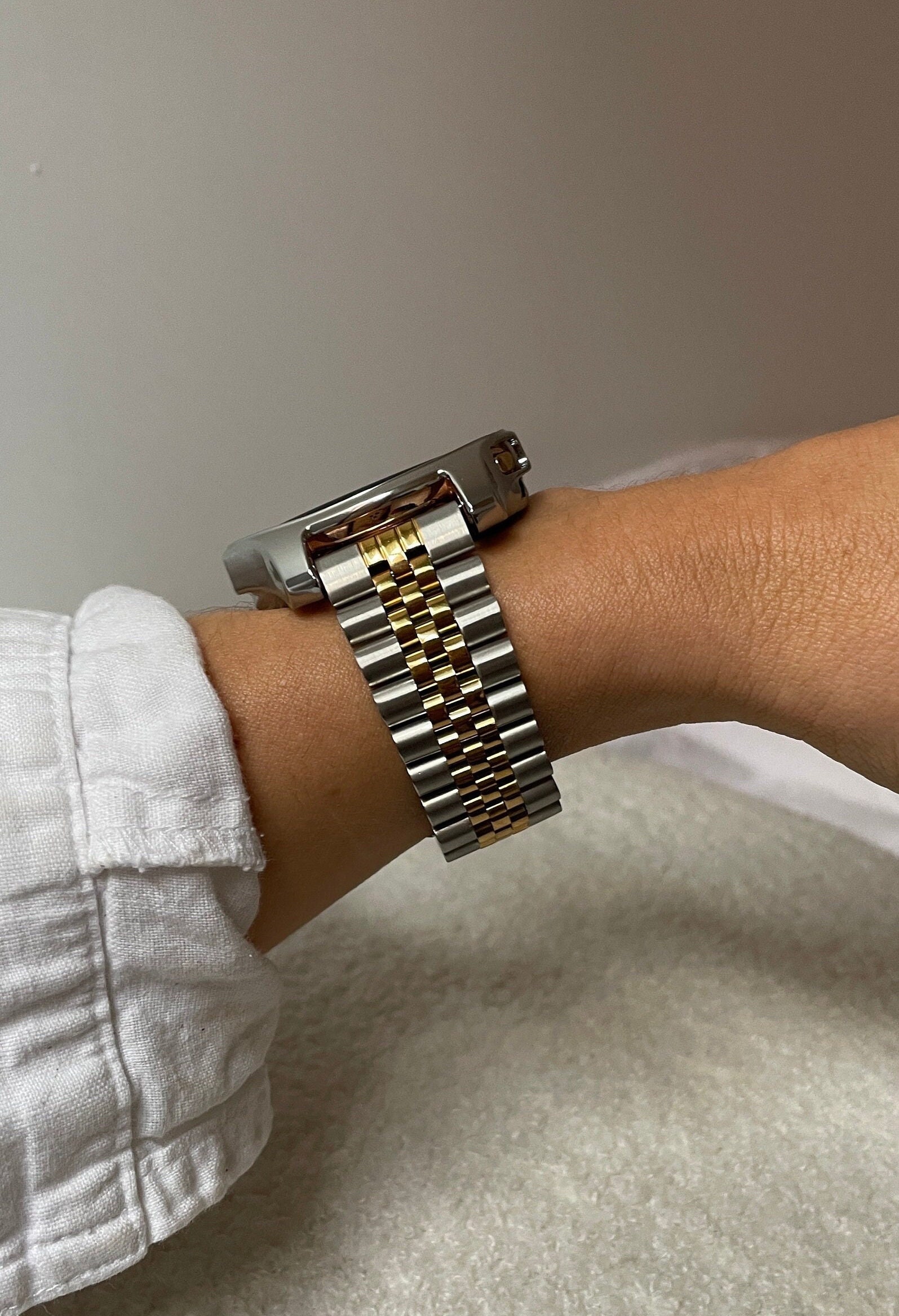 Watches with online jubilee style bracelet