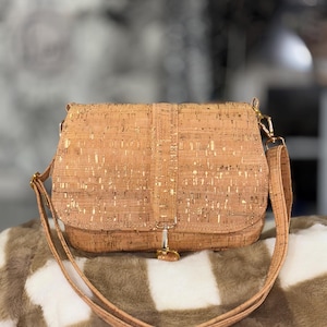 Handmade Cork Crossbody Bag: Sustainable Shoulder Purse