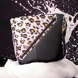 Crossbody Bag/Black leather crossbody purse/Crossbody bag/Leather handbag/Black and pink purse