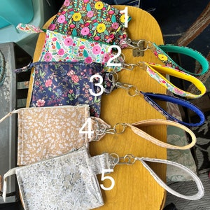 Floral Wristlet Keychain Wallet: Cotton Coin Purse with 3 Pockets