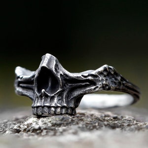 Skull ring, Goth ring , Gothic Ring , Skull Jewelry, viking, rings for men, raven skull, Hand-Made ring, mens ring, vintage, Christmas