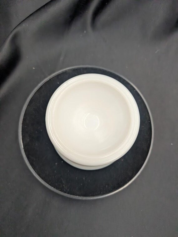 アンティーク　ミルクガラスキャンドルスタンド アンティークのミルクガラスの燭台、ミルク色のキャンドルスタンド(m