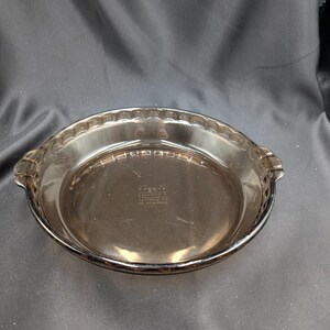 Vintage 9-Zoll-Tortenplatte aus Pyrex, Bernstein geriffelt, #229