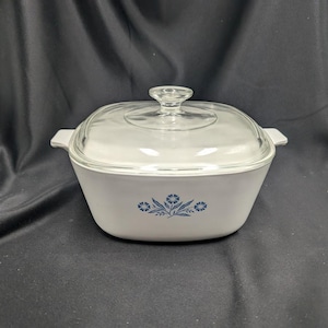 CorningWare Blue Cornflower P-2 1/2-B Casserole Dish With Lid