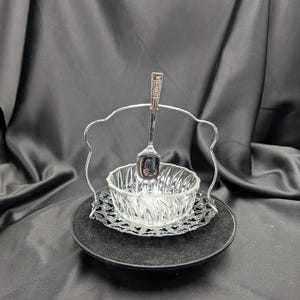 Plato para condimentos vintage de cromo y vidrio con cuchara