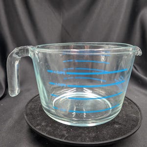 Vintage Corning Pyrex M-320-CA 4 Cup 1000 mL Measuring Cup