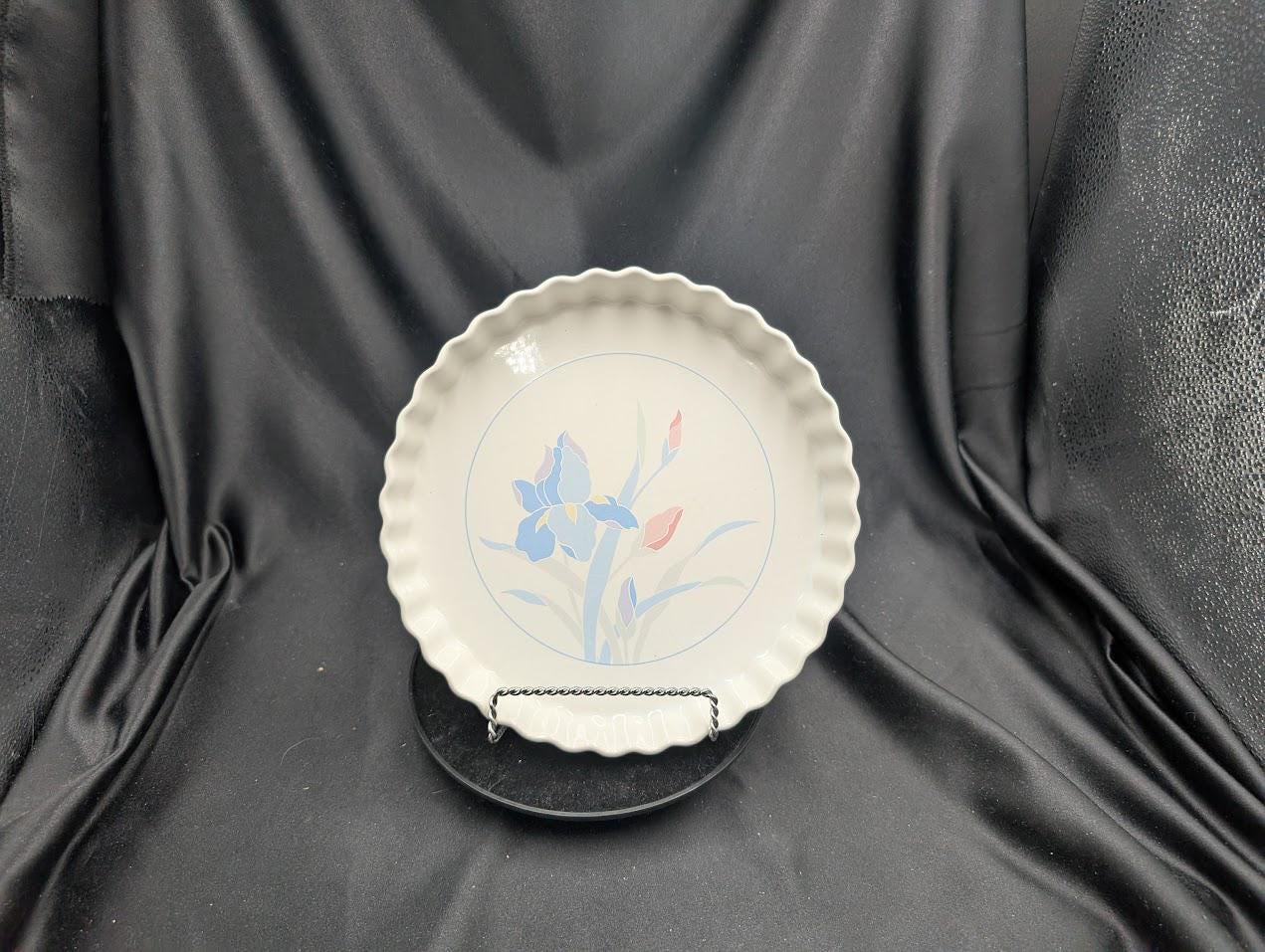 Fresh Flowers Iris Pattern 9 Inch Fluted Pie Plate by Excel